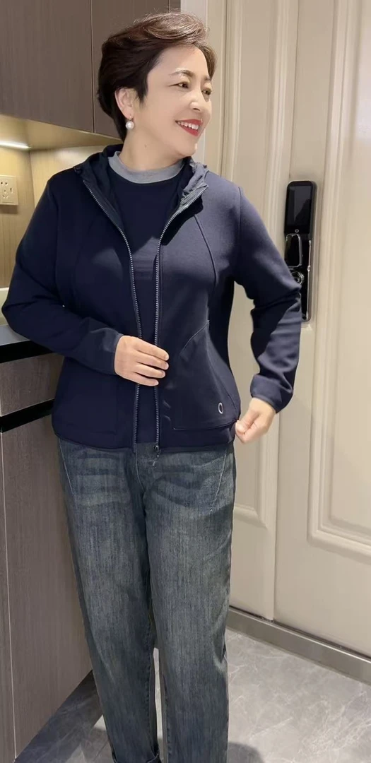 2536新款0标连帽休闲短外套