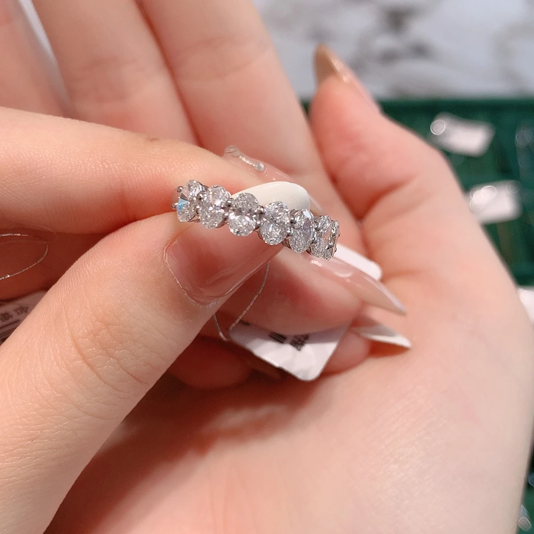 合成钻石18K金镶嵌14圈