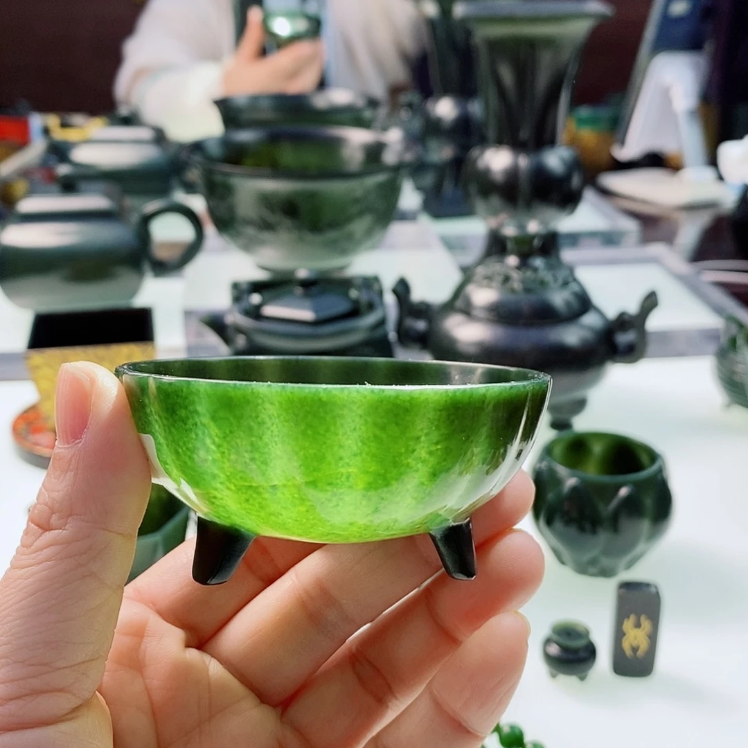 和田玉（青玉）摆件未镶嵌微瑕