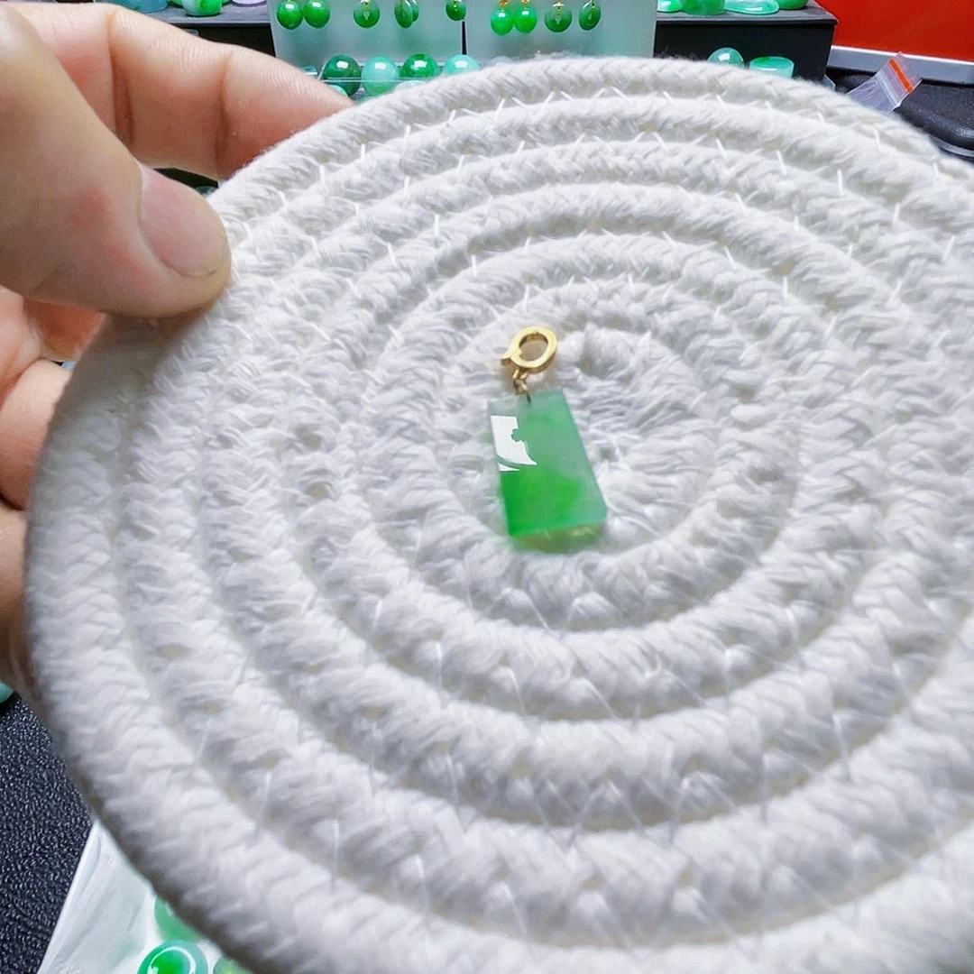 翡翠18K金镶嵌颈饰天然缅甸翡翠A货