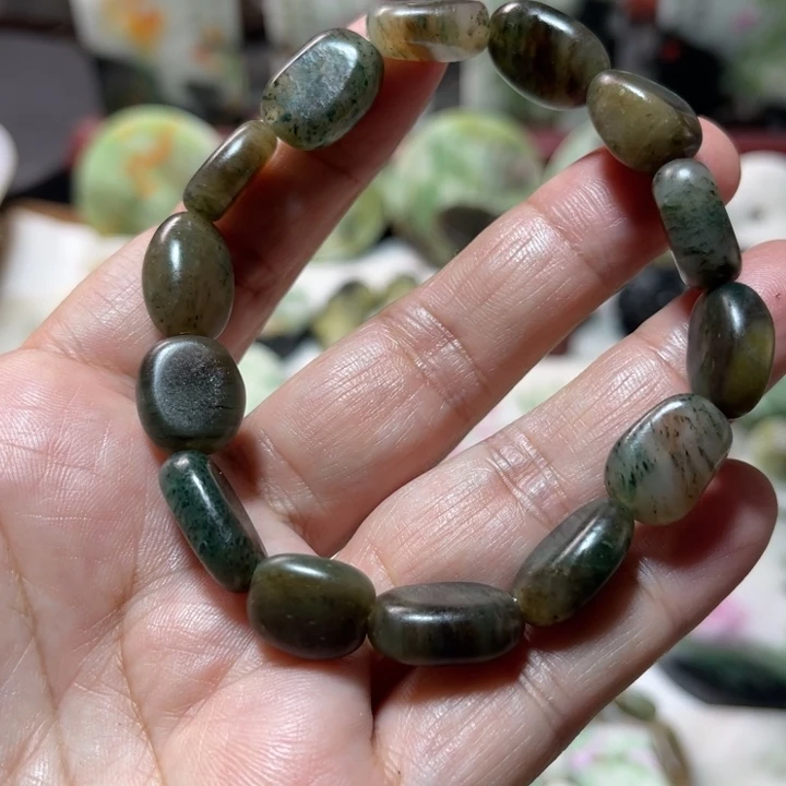 独山玉未镶嵌颈饰