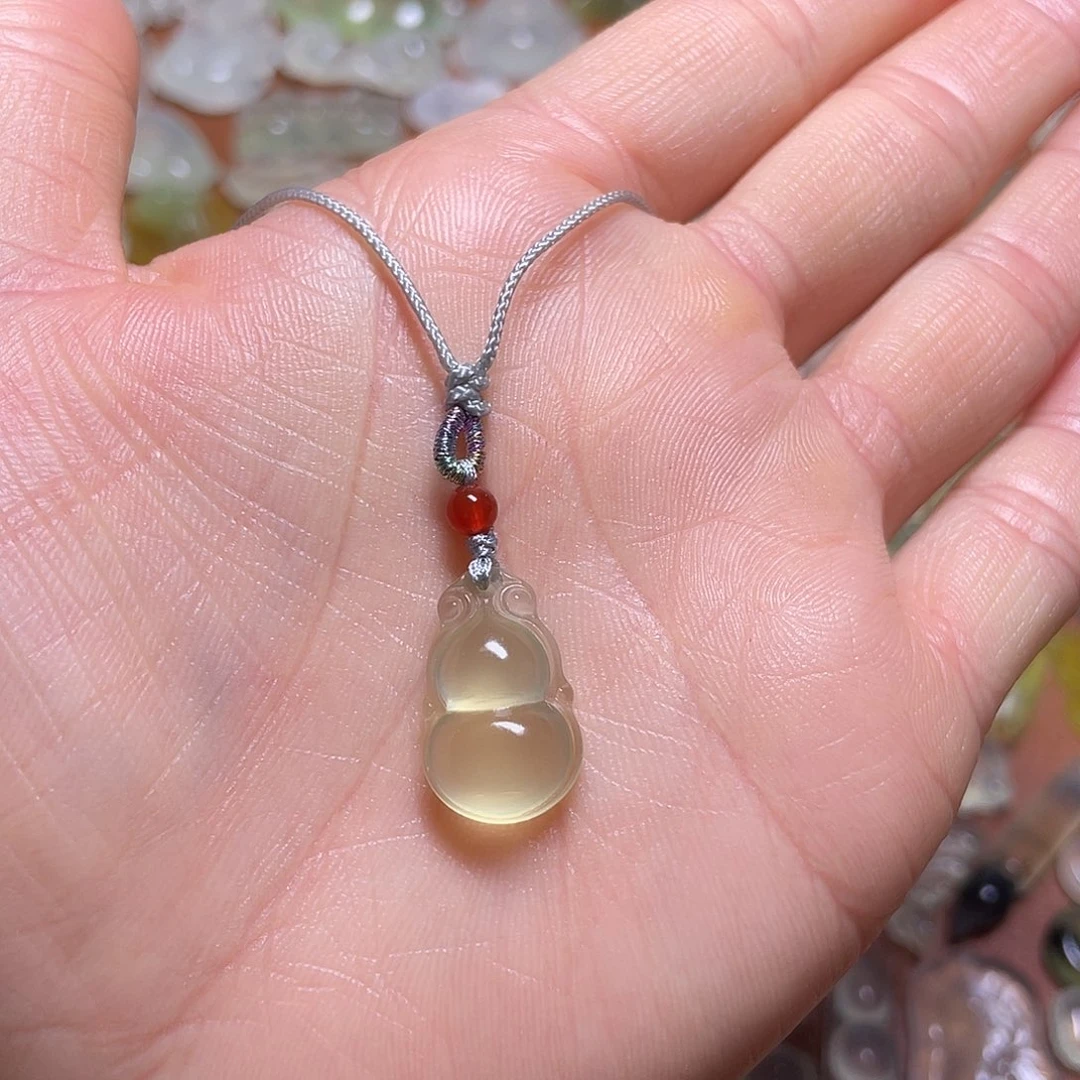 蛇纹石玉未镶嵌吊坠