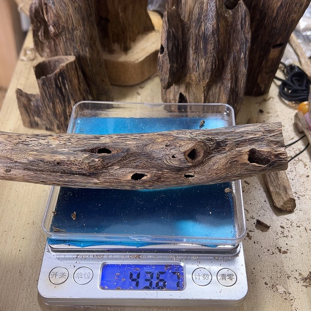 香料绿奇楠虫漏43克蓝宝石