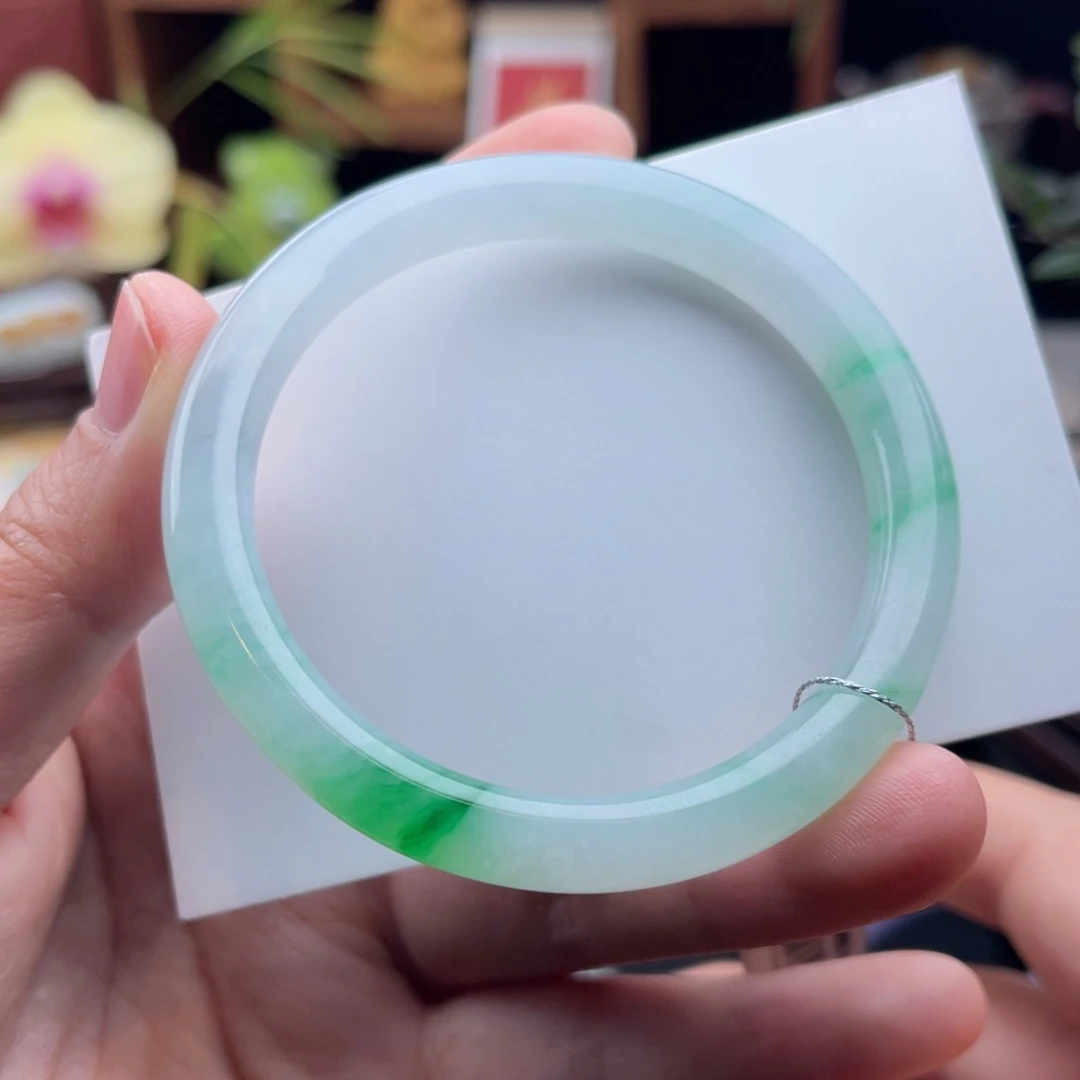 未镶嵌手镯（圆镯）翡翠