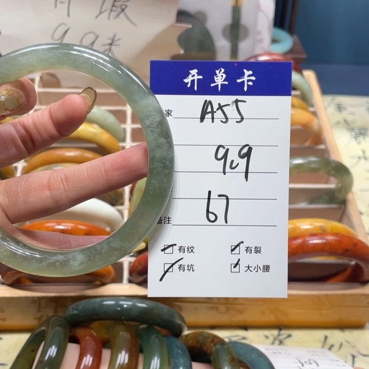 蛇纹石玉手镯未镶嵌保***s