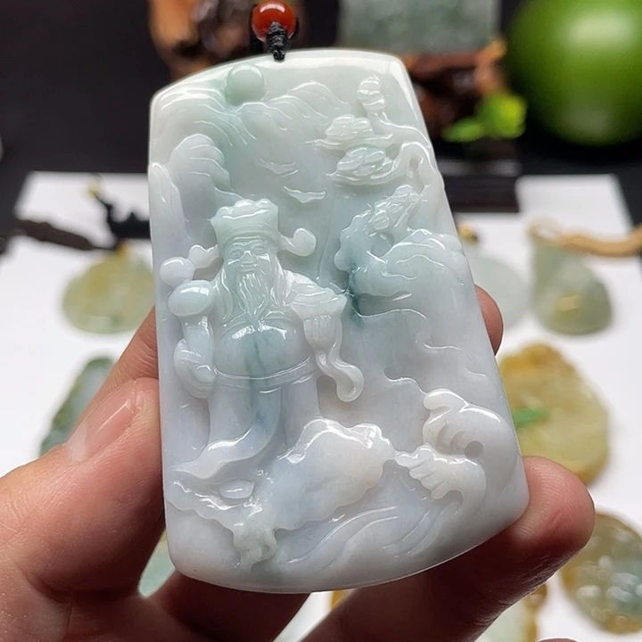 翡翠未镶嵌颈饰财神