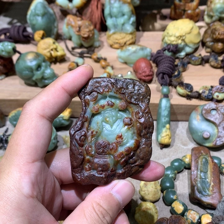 未镶嵌岫岩河磨玉（透闪石质玉）挂件