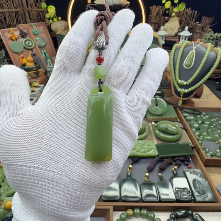 岫岩河磨玉（透闪石质玉）未镶嵌颈饰