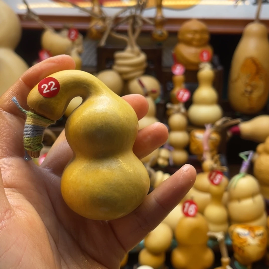 多*儿葫芦等多种颜色的花鸟图案组成的