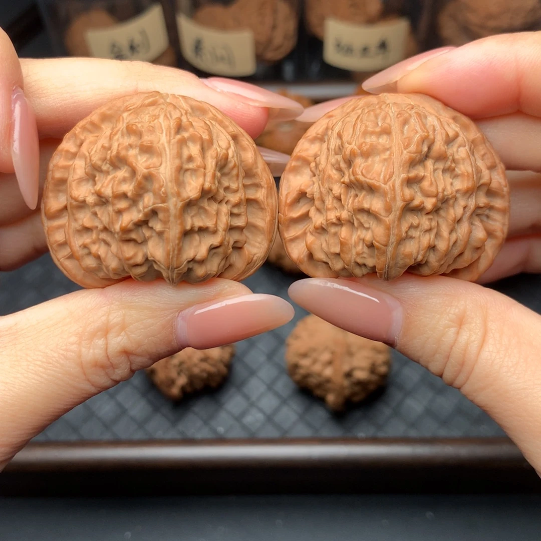 文玩核桃吊坠43白狮子