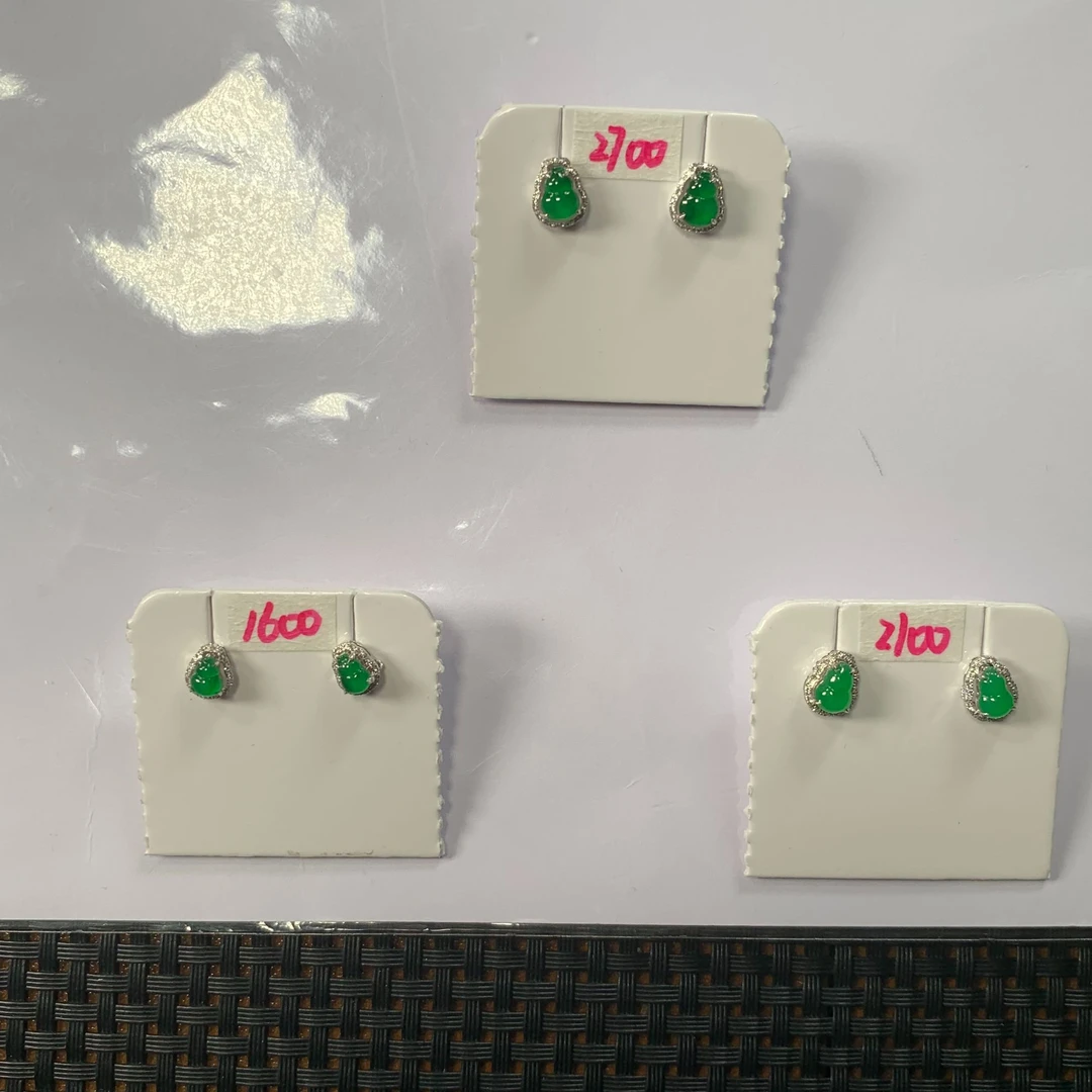翡翠A货18K金镶嵌葫芦耳钉多样性发货，发一件