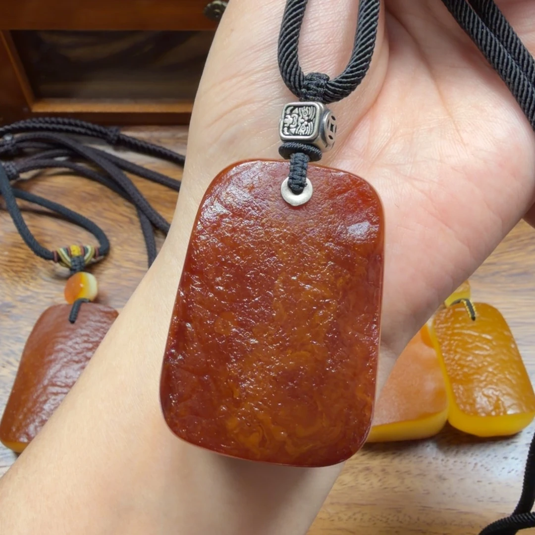 琥珀未镶嵌吊坠(赠链)