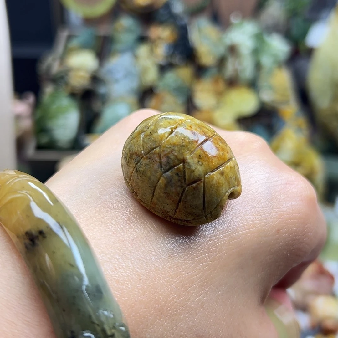 岫岩河磨玉（透闪石质玉）未镶嵌颈饰河磨玉富甲