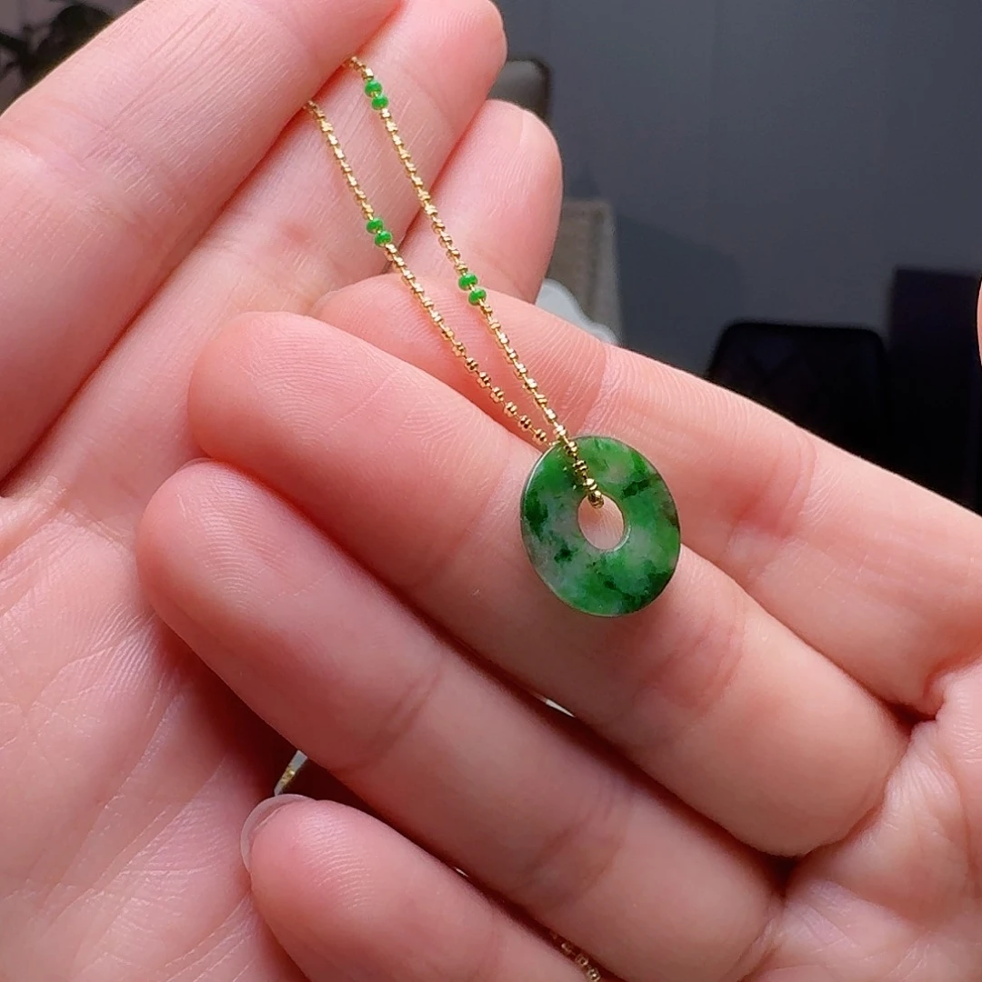 翡翠未镶嵌吊坠(赠链)多样性发货其一