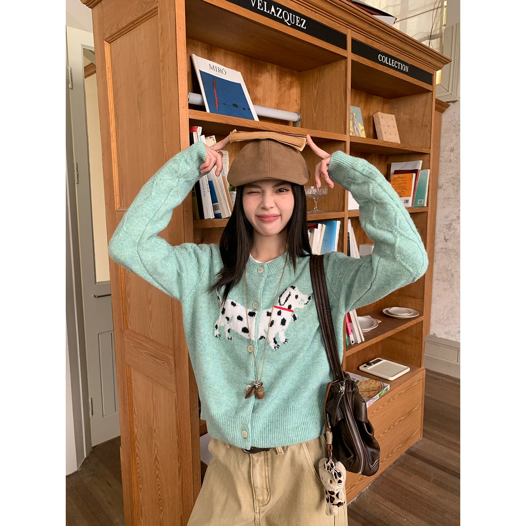 宋正恩12/22 10:00AM【浅绿韩系甜俏斑点狗绞花针织开衫】AAS3322