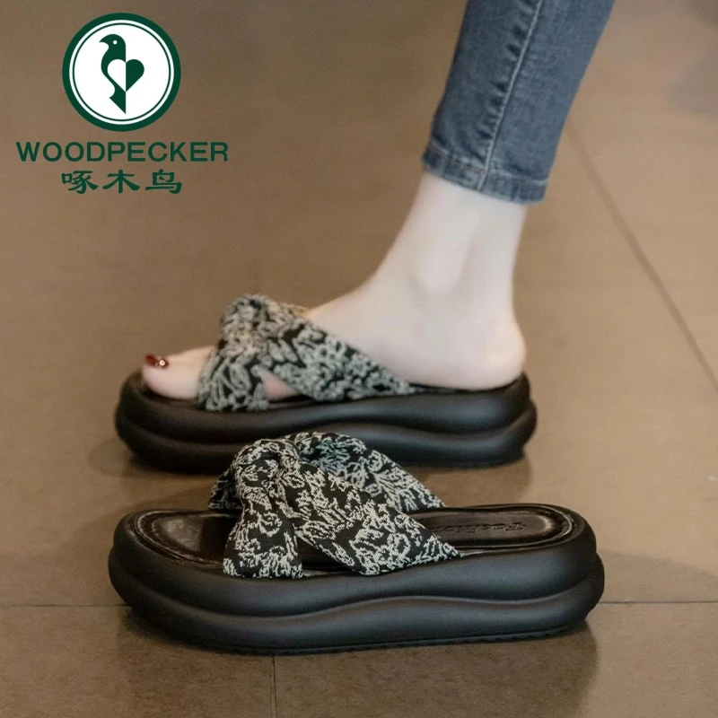 啄木鸟凉拖鞋女夏外穿2025年厚底休闲沙滩凉鞋时尚百搭国风一字拖