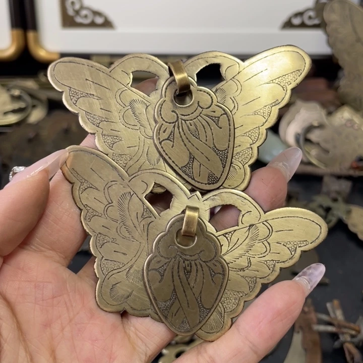 蝴蝶拉手一对蝴蝶