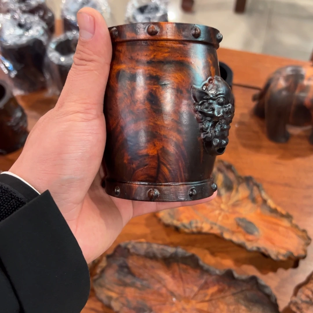 交趾黄檀（大红酸枝）最****）笔筒