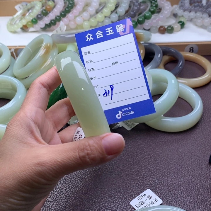 和田玉未镶嵌手镯