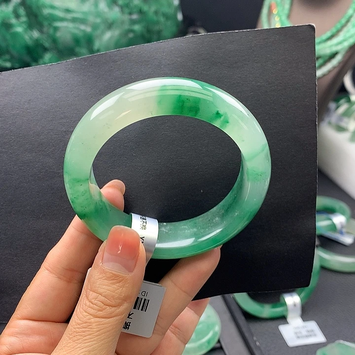 石英质玉未镶嵌手镯