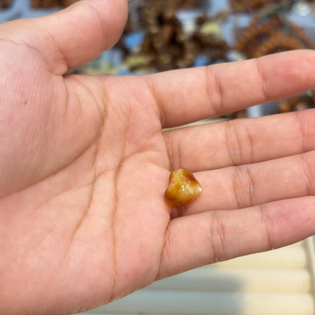 陪***୭白玉菩提吊坠爱心