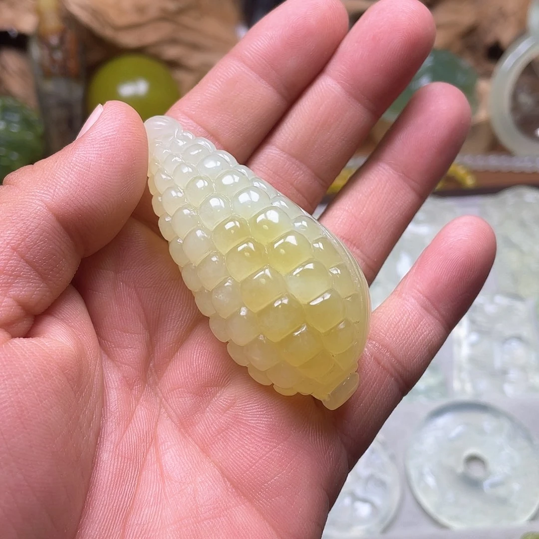 未镶嵌蛇纹石玉珠宝奇石