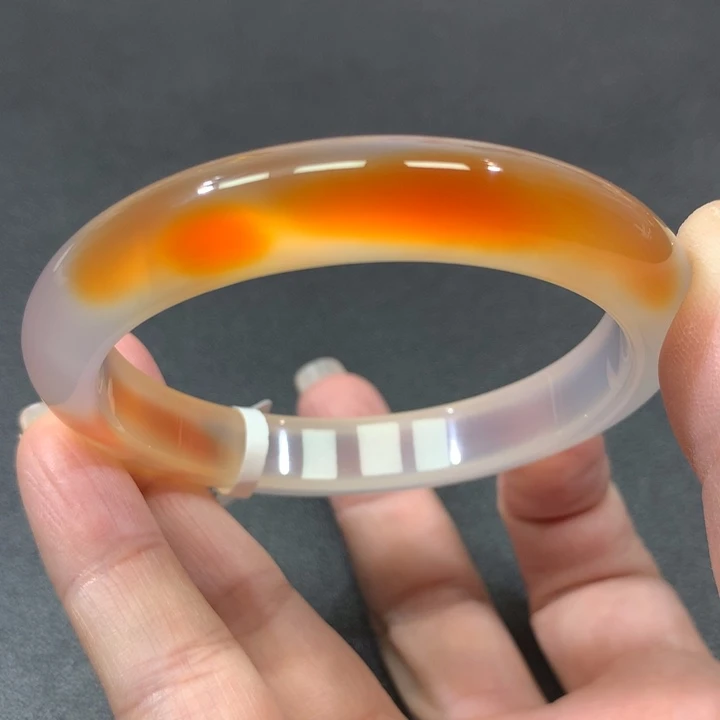 丽***I玛瑙/玉髓未镶嵌手镯