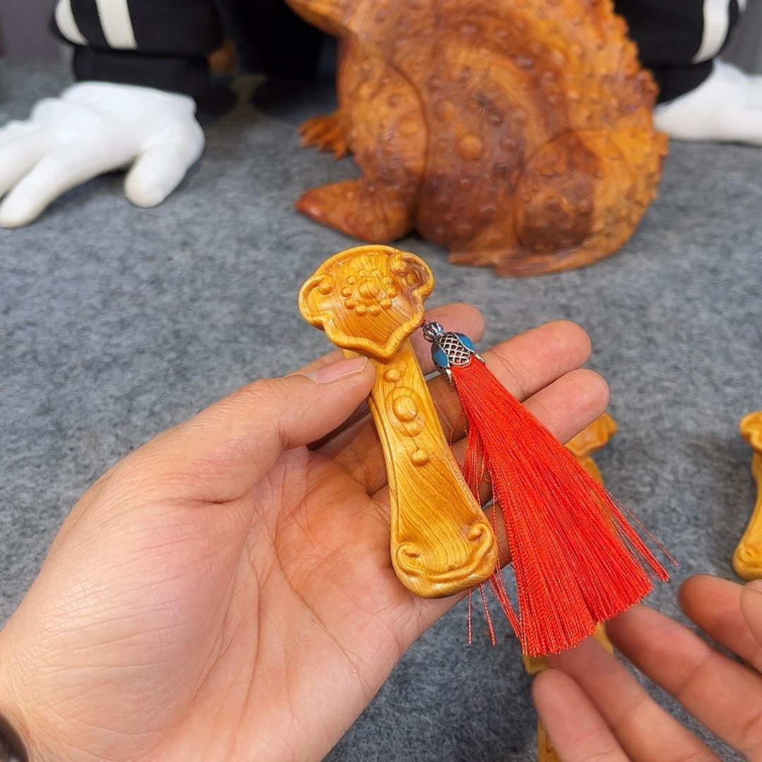 柏木（崖柏）如意吉祥把件金底