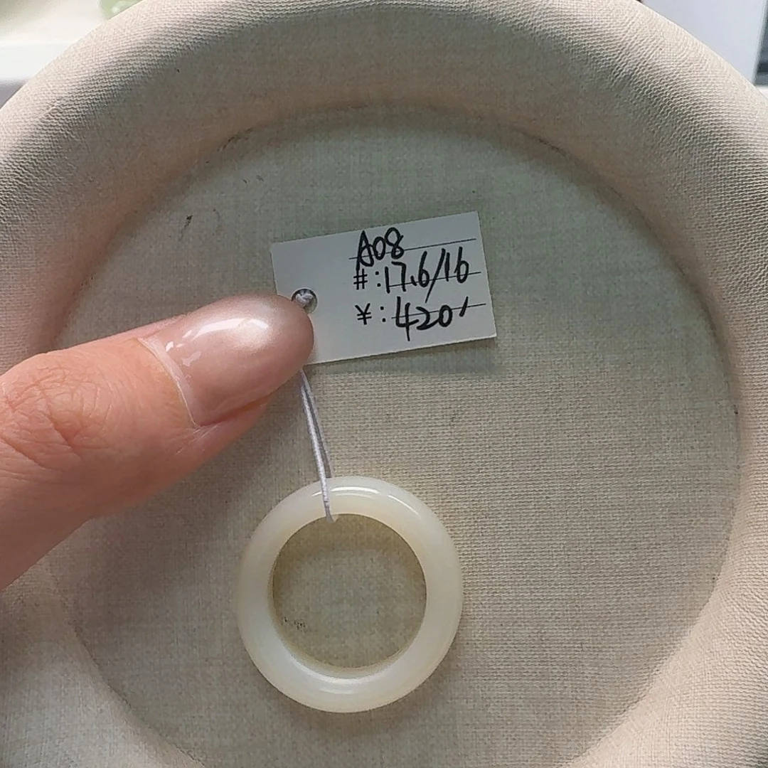 未镶嵌戒指和田玉