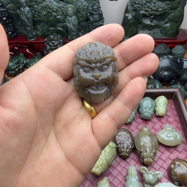 和田玉未镶嵌把件