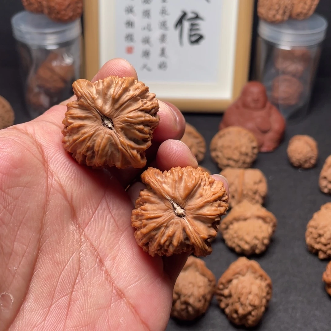 文玩核桃吊坠39白狮子