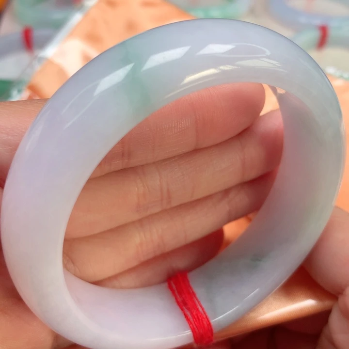 翡翠手镯未镶嵌轮胎春彩