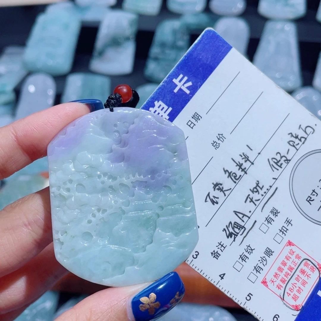 翡翠未镶嵌颈饰山水