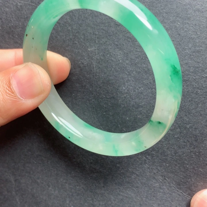 未镶嵌手镯石英质玉