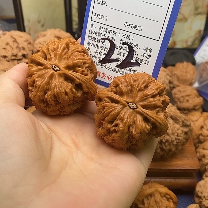 北***洋吊坠桃核粗筋狮子头46