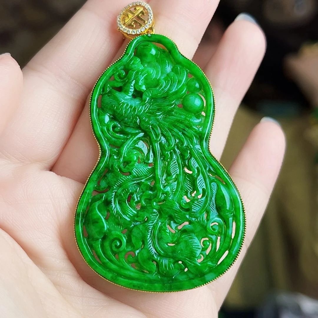 翡翠18K金镶嵌颈饰吊坠