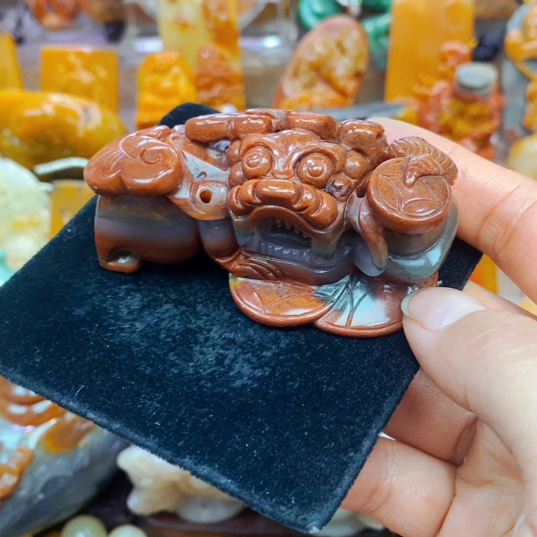 未镶嵌石英质玉（黄龙玉）颈饰