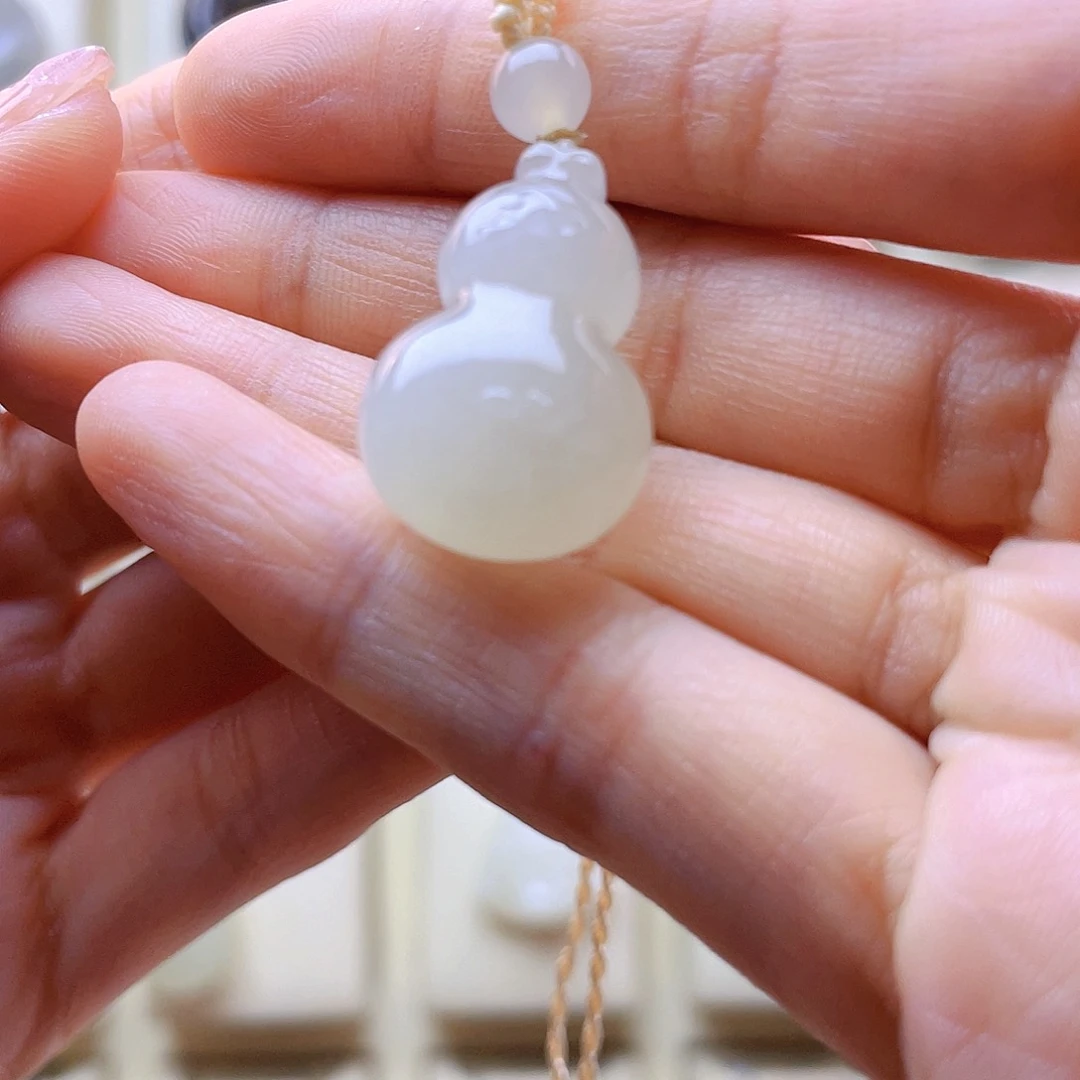 和田玉未镶嵌吊坠(赠链)?****?