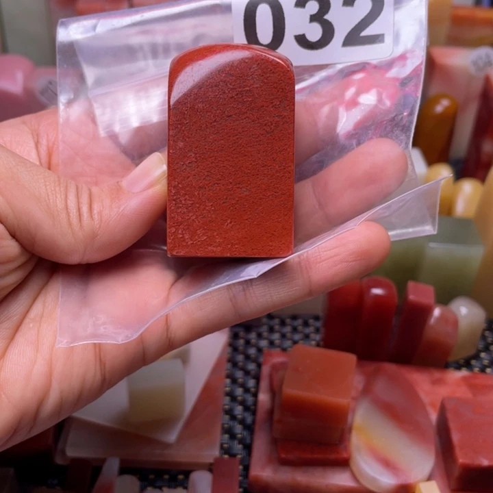 寿山石印石汉**弟桃花冻一个