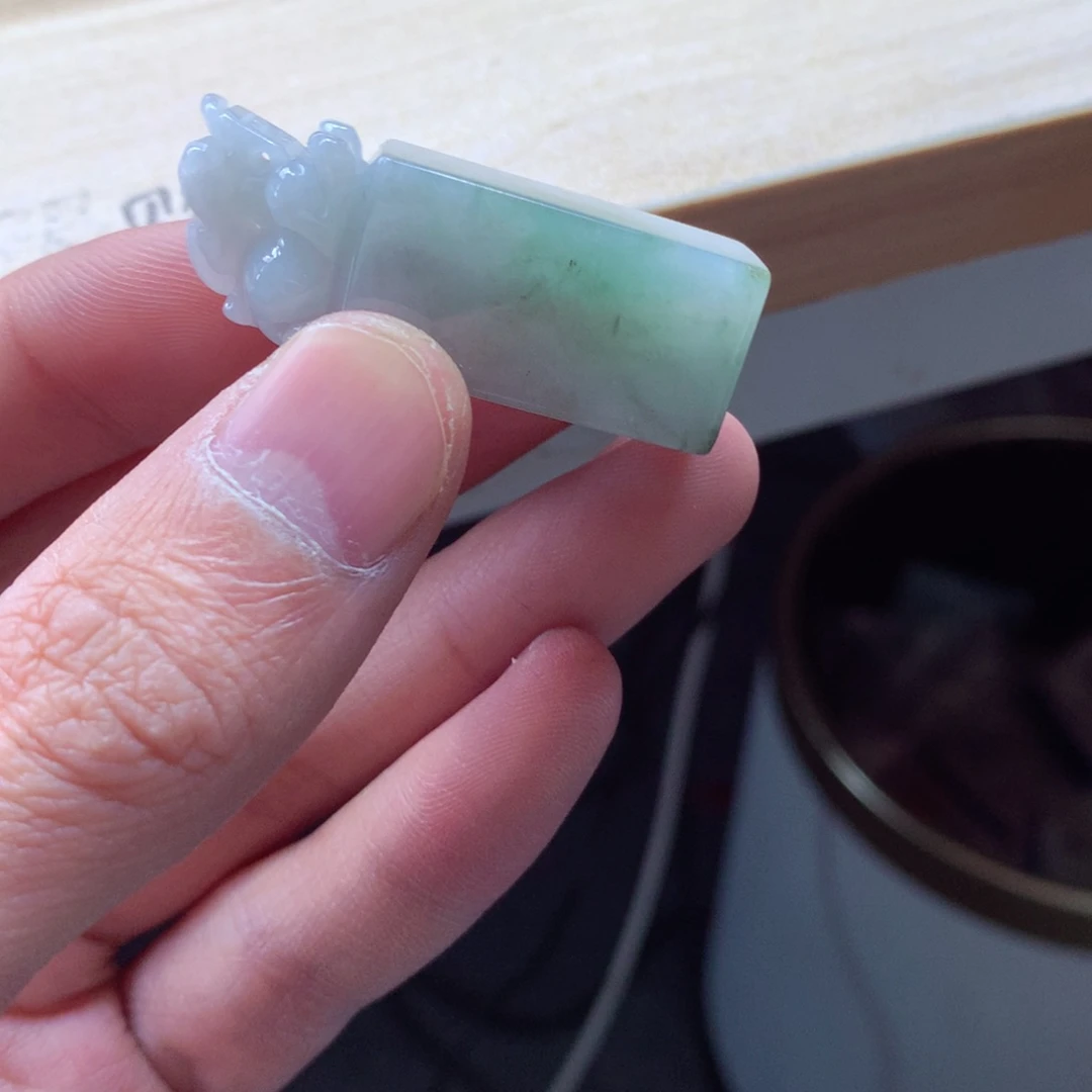 翡翠颈饰未镶嵌吊坠