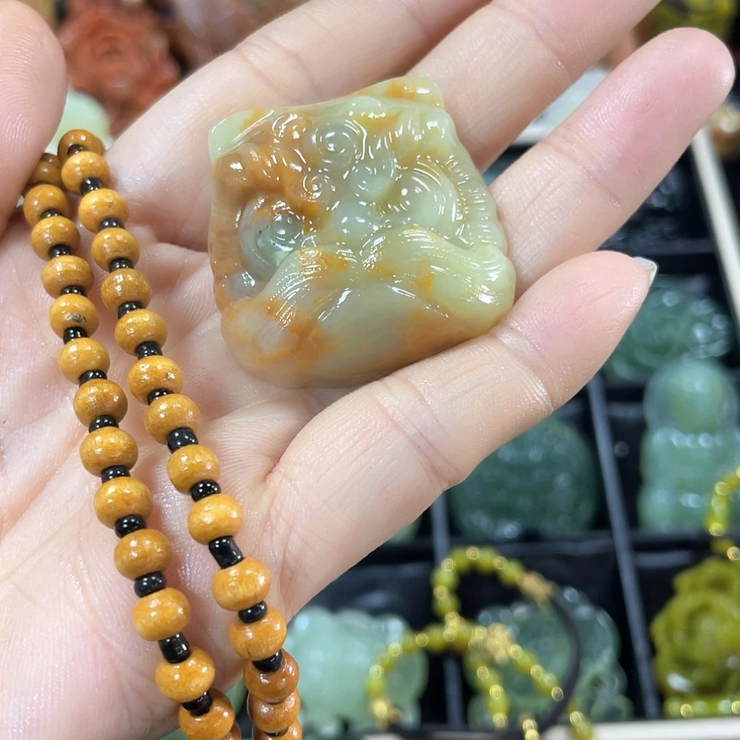 蛇纹石玉颈饰未镶嵌