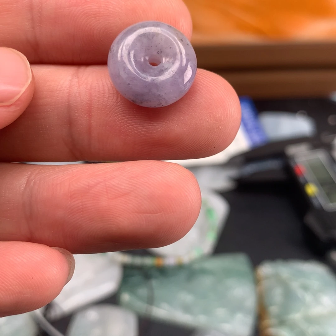 翡翠未镶嵌颈饰紫乌鸡扣