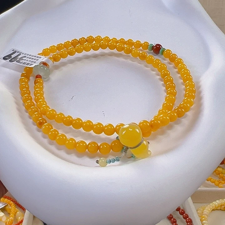 蜜蜡手串未镶嵌S***p鸡油黄。