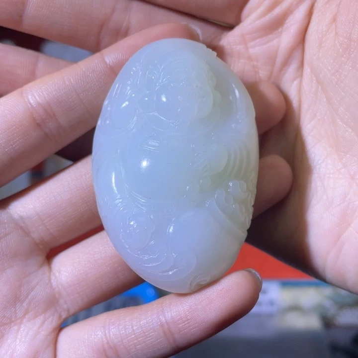 和田玉挂件未镶嵌是***。