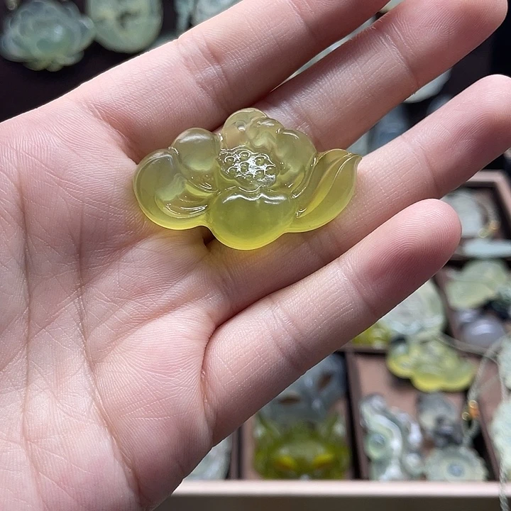 未镶嵌岫玉吊坠(赠链)