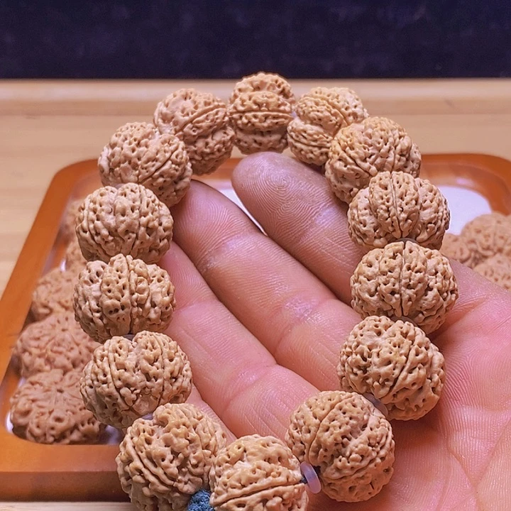 手串金刚菩提蓦****惑梁梅花款