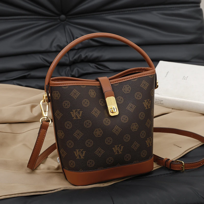 包包女2025新款真皮女士印花手提水桶包大容量高级感单肩包斜挎包