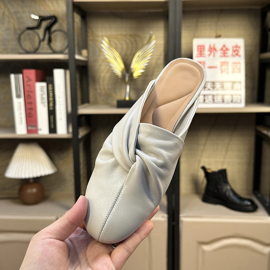 2025新款包头半拖鞋复古港风低跟外穿白色极简风夏季穆勒鞋