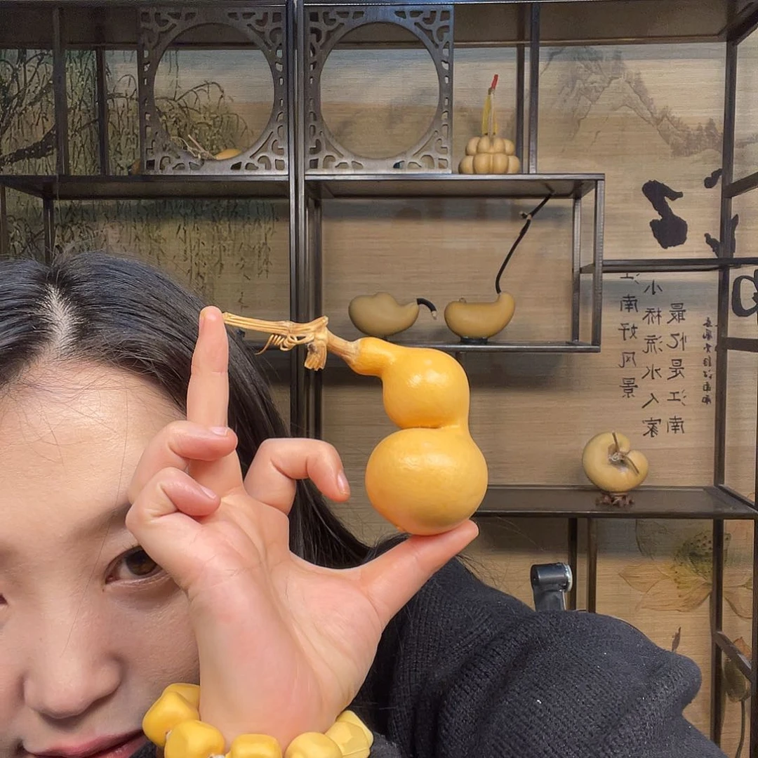 姜*手把蚂蚁弓背贴肚