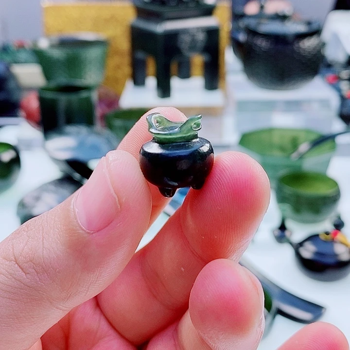 未镶嵌和田玉（青玉）把件